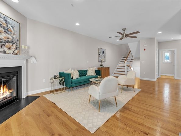 12 Murray Ave 18, Burlington MA 01803