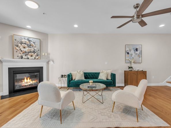 12 Murray Ave 18, Burlington MA 01803
