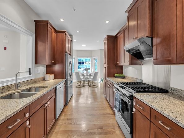12 Murray Ave 18, Burlington MA 01803