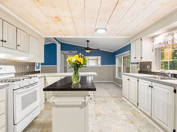 94 Leisurewoods Drive, Rockland MA 02370