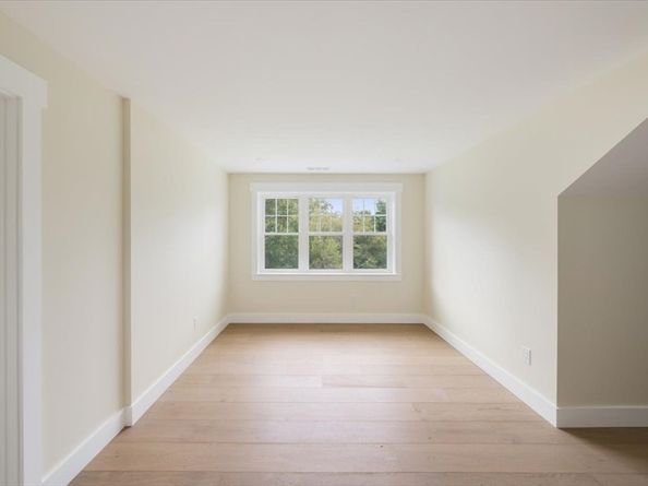 18 Magnolia Road, Natick MA 01760