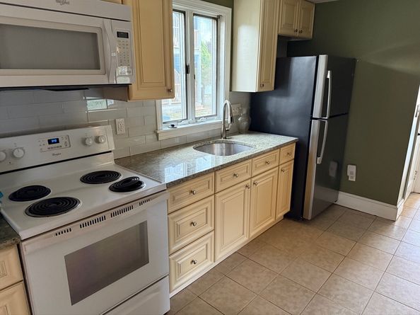 128 Boston St 4, Salem MA 01970