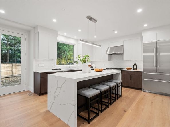 956 Walnut Street 6, Newton MA 02461