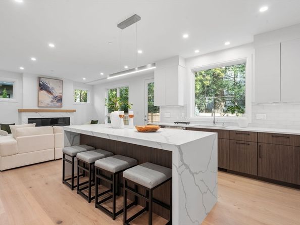 956 Walnut Street 6, Newton MA 02461