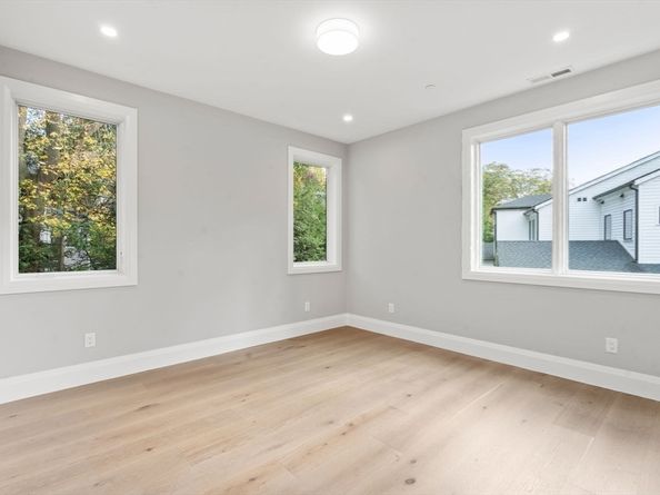 956 Walnut Street 6, Newton MA 02461