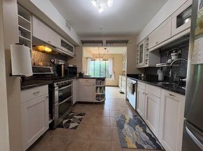 64 Laurelwood Dr 64, Stoughton MA 02072