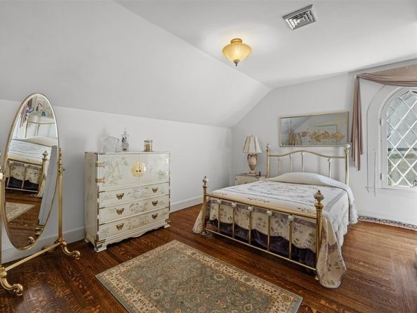 92 Old River Place, Dedham MA 02026