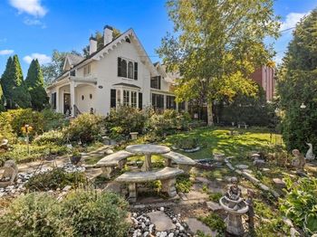 92 Old River Place