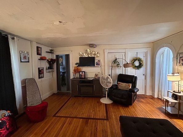 154 Pleasant St, Fitchburg MA 01420