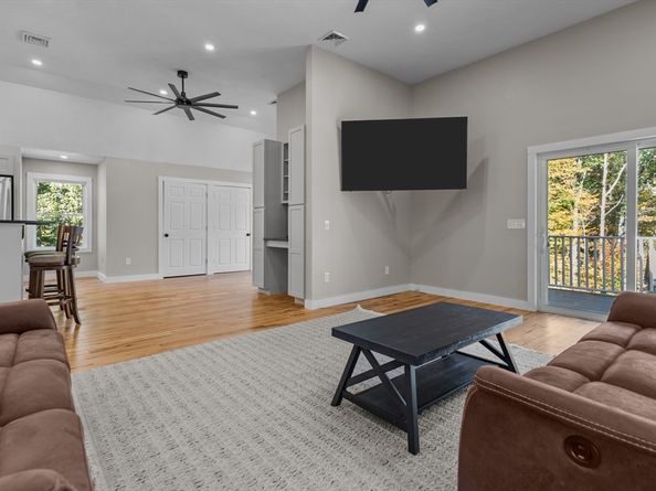 98 Minebrook Rd, Webster MA 01570