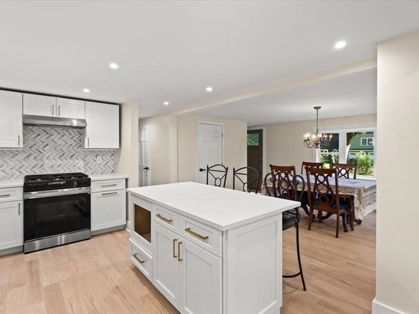 445 Plymouth St, Pembroke MA 02359