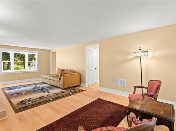 445 Plymouth St, Pembroke MA 02359