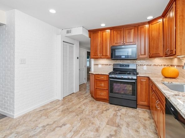 36 Porter Rd, Natick MA 01760