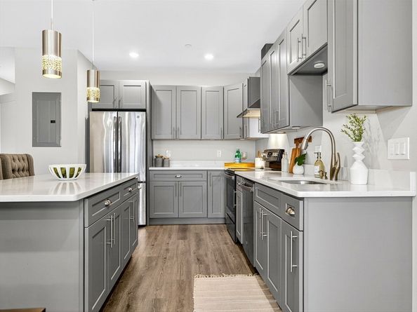 365 Newport Ave 301, Quincy MA 02170