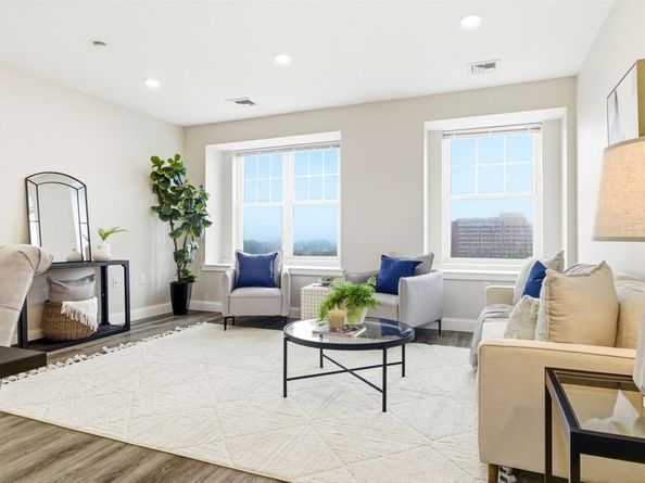 365 Newport Ave 301, Quincy MA 02170