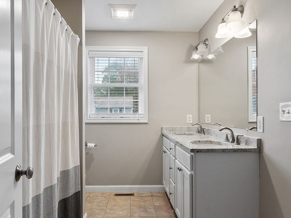 10 Line Rd A, Wakefield MA 01880