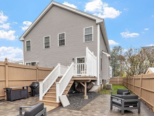 10 Line Rd A, Wakefield MA 01880