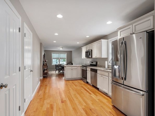 10 Line Rd A, Wakefield MA 01880