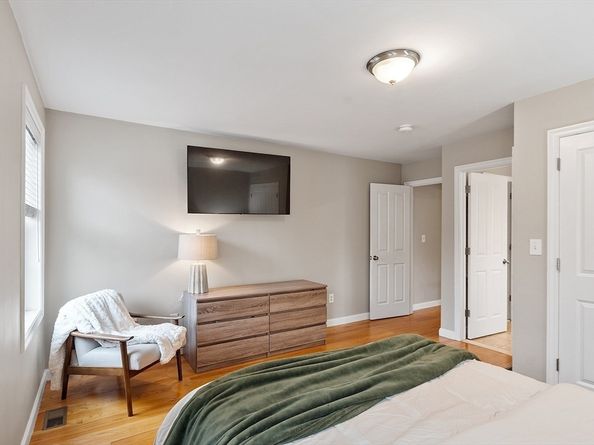 10 Line Rd A, Wakefield MA 01880