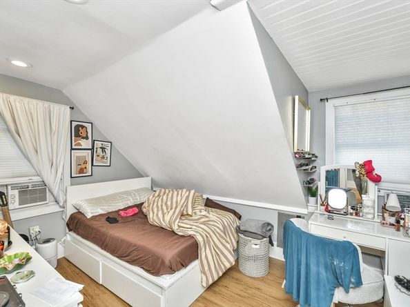 32-32R Temple St, Boston MA 02126