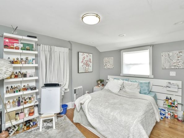 32-32R Temple St, Boston MA 02126