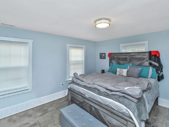 32-32R Temple St, Boston MA 02126