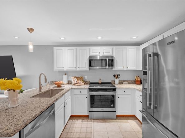 33 Meola Ave, Worcester MA 01606