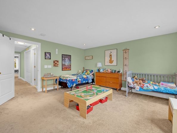 33 Meola Ave, Worcester MA 01606