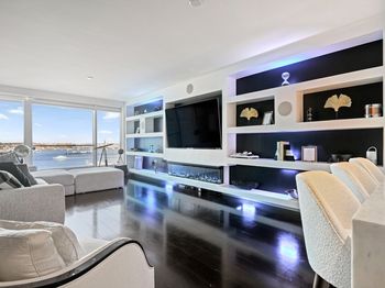 150 Seaport Blvd