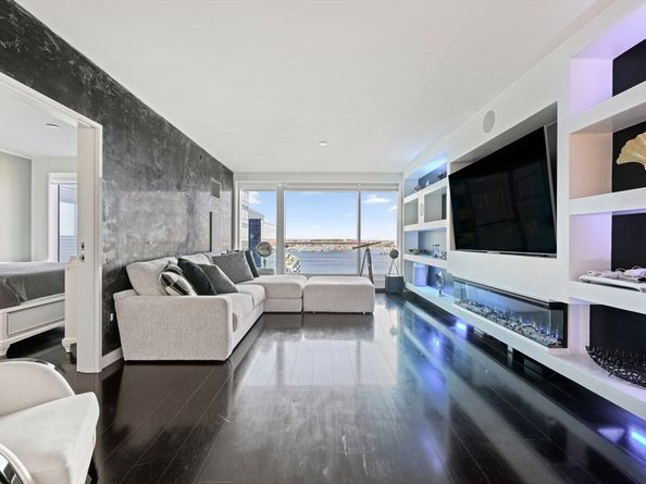 150 Seaport Blvd 17C, Boston MA 02210