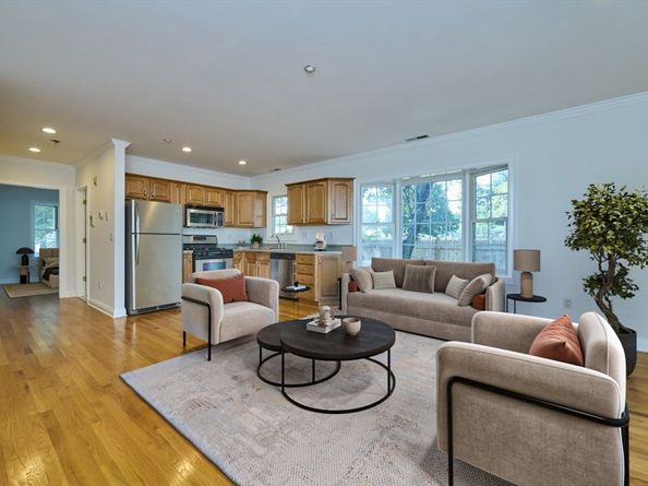 32 Beach St 1, Boston MA 02122