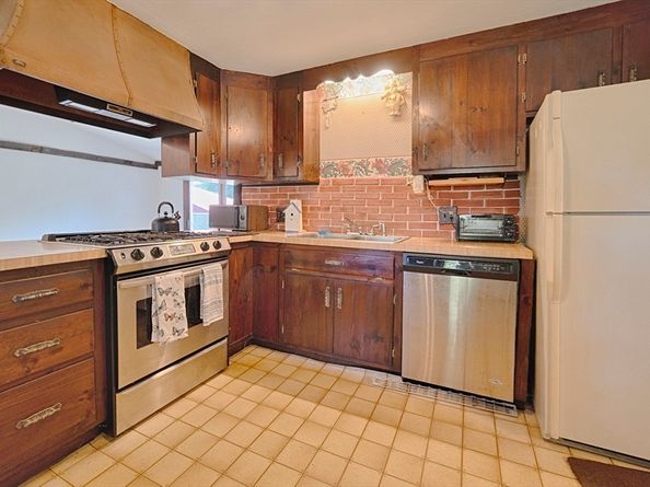 154 Winter St, Hanover MA 02339