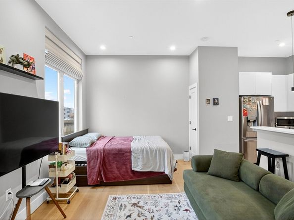 60 Cross St 315, Somerville MA 02145