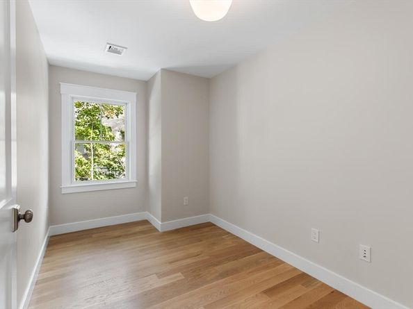 144 Dexter Ave, Watertown MA 02472