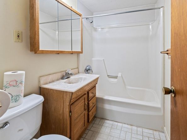 83 Commodore Rd, Worcester MA 01602