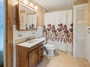 83 Commodore Rd, Worcester MA 01602