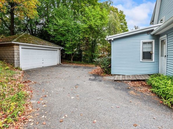 83 Commodore Rd, Worcester MA 01602