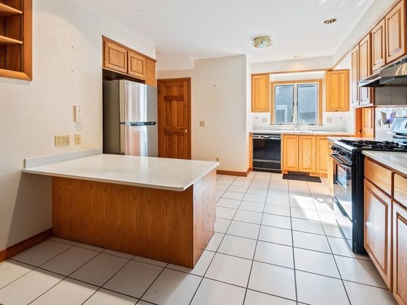 83 Commodore Rd, Worcester MA 01602