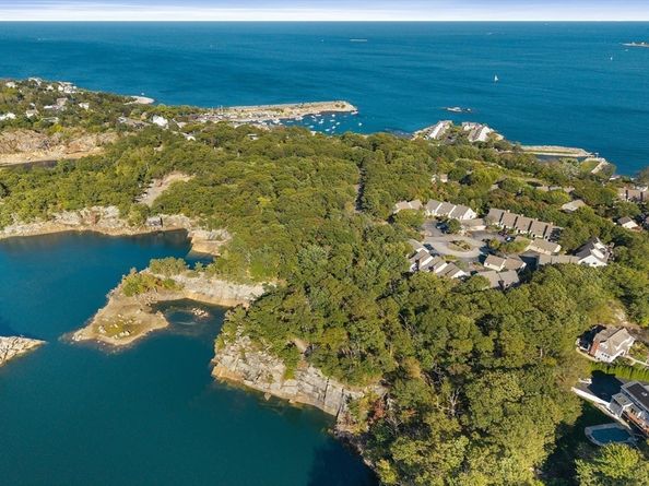 26 Quarry Ridge Ln 26, Rockport MA 01966