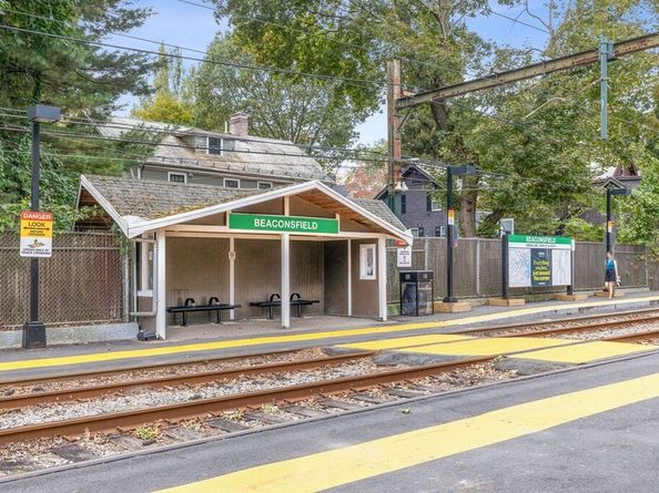 94 Beaconsfield Rd 201, Brookline MA 02445