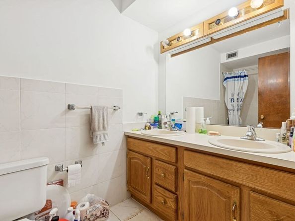 94 Beaconsfield Rd 201, Brookline MA 02445