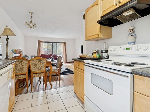 94 Beaconsfield Rd 201, Brookline MA 02445