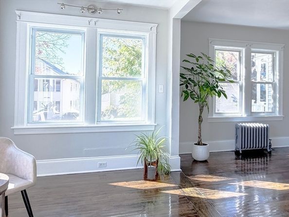 4 Longfellow Rd, Worcester MA 01602