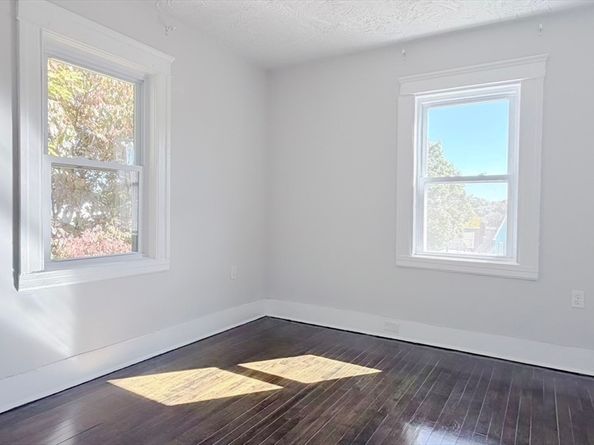 4 Longfellow Rd, Worcester MA 01602