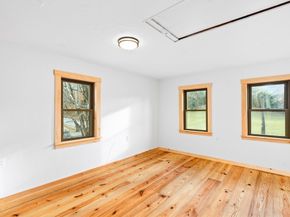 356 Hunt Rd, Oakham MA 01068
