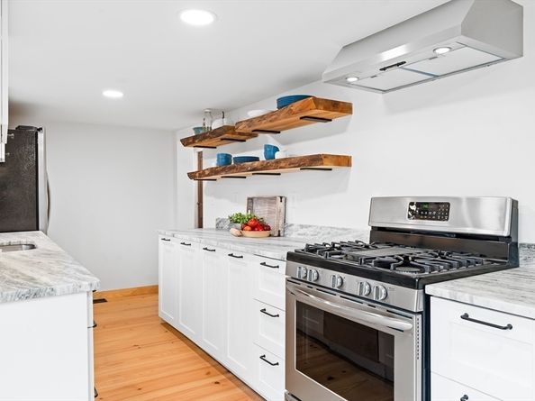 356 Hunt Rd, Oakham MA 01068