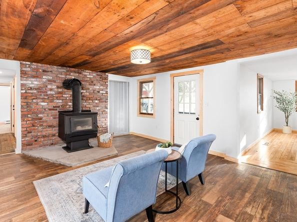 356 Hunt Rd, Oakham MA 01068