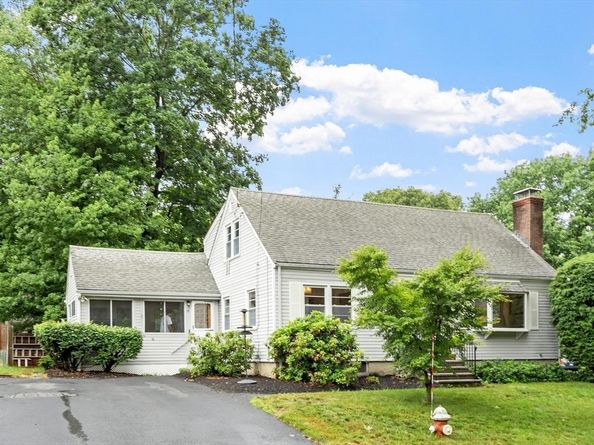 12 Hunt Rd, Bedford MA 01730