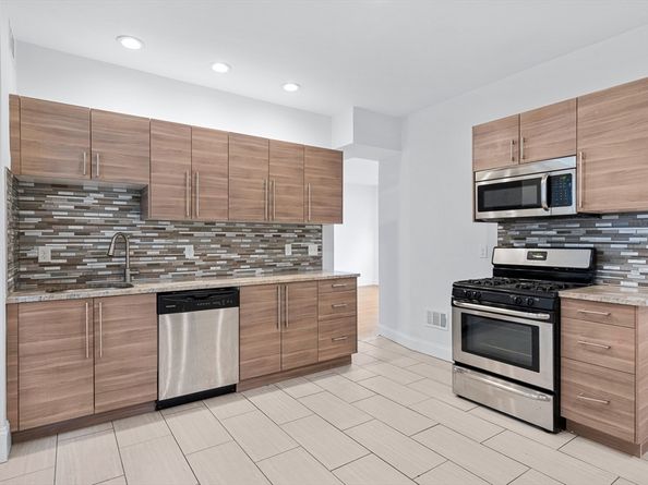 8 Roach St, Boston MA 02125