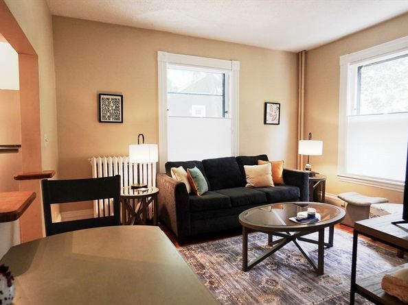 83 Pleasant St 3, Marblehead MA 01945